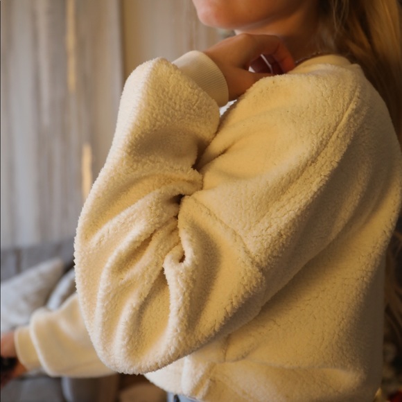 ❌sold Aritzia Sunday Best LUPA SWEATER (Giselle) - Picture 5 of 8